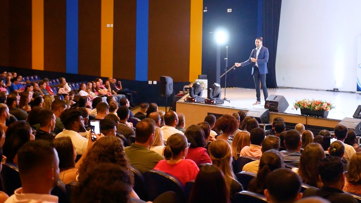 Plateia durante a palestra